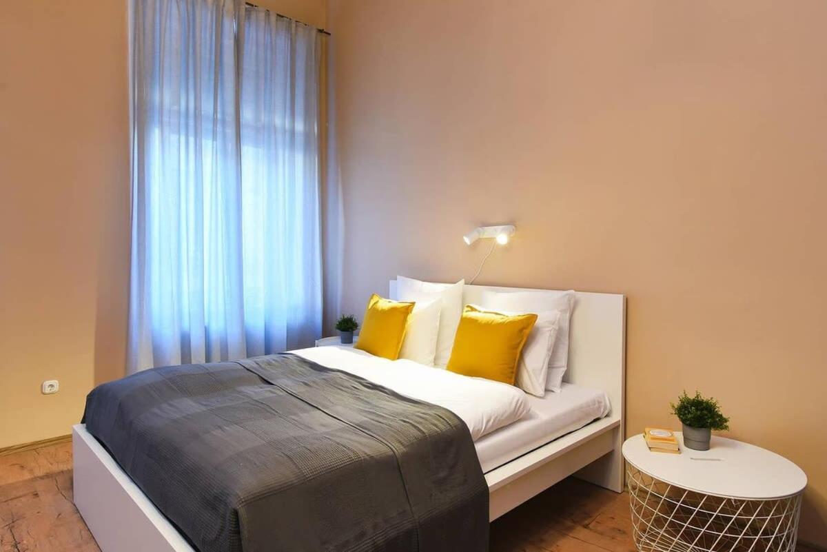 Very Central Very Spacious New Home 부다페스트 외부 사진