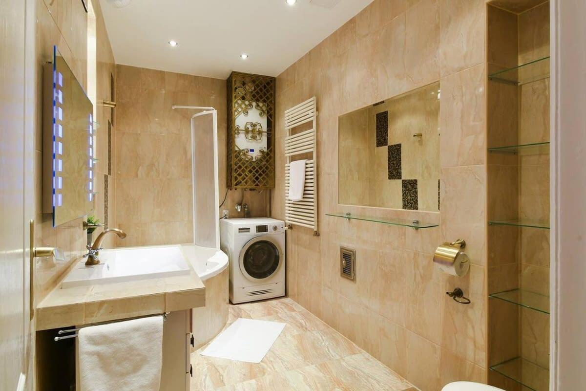 Very Central Very Spacious New Home 부다페스트 외부 사진