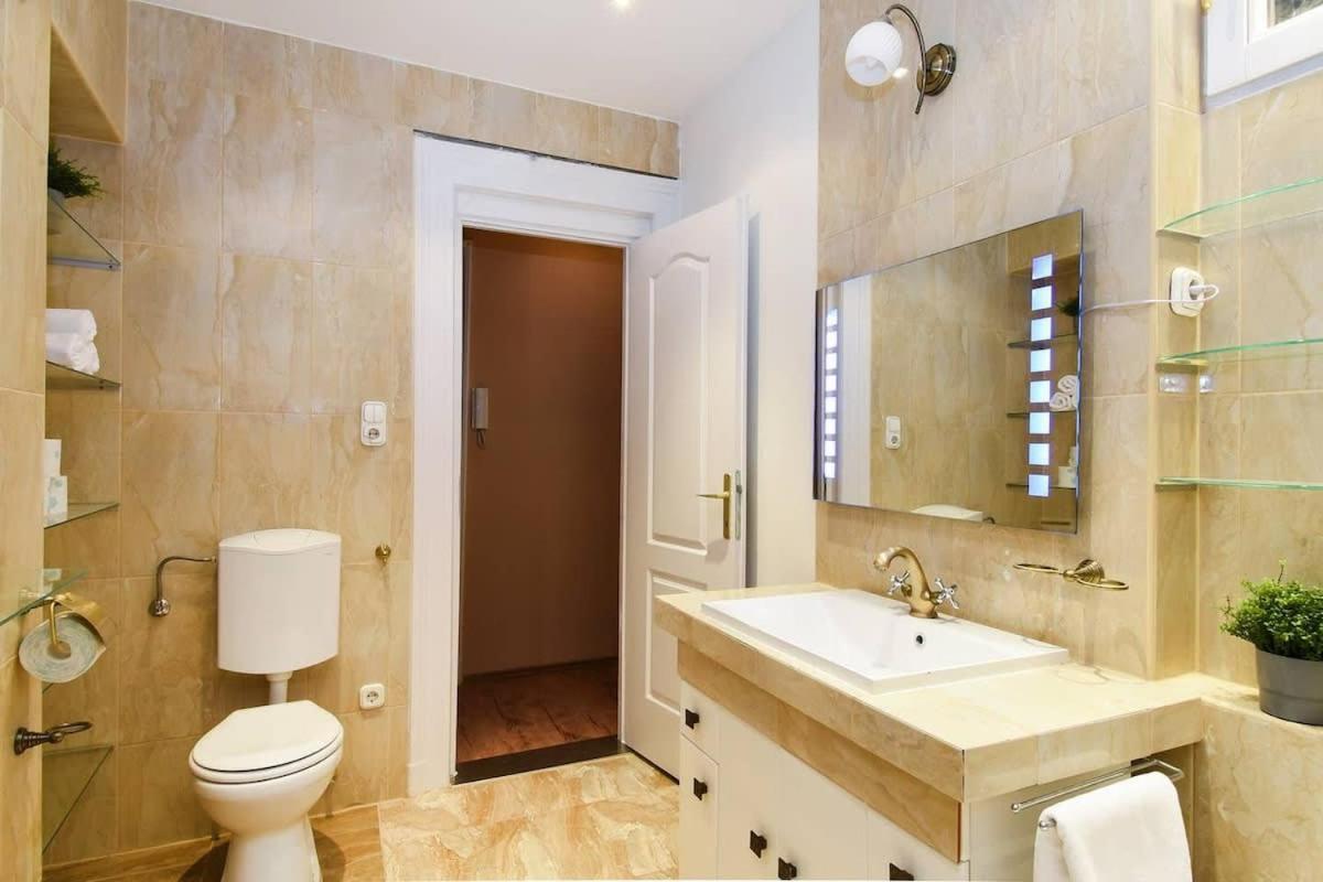 Very Central Very Spacious New Home 부다페스트 외부 사진