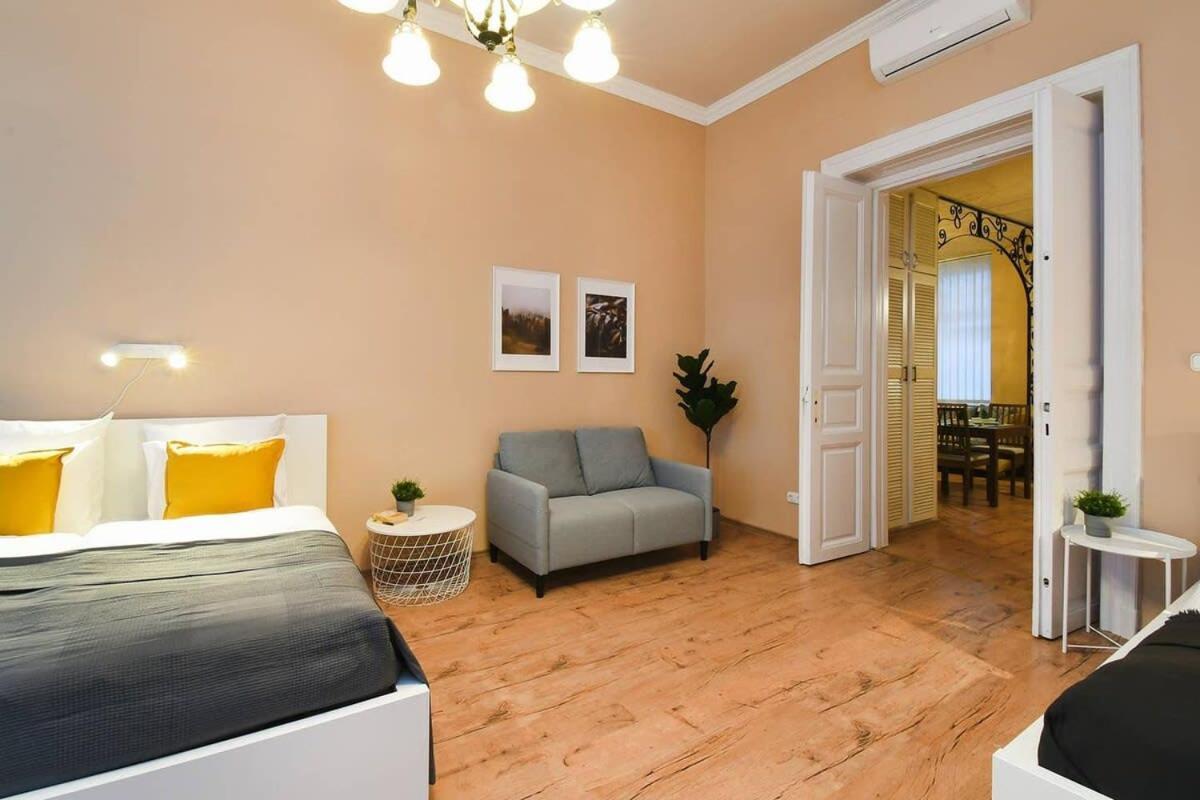Very Central Very Spacious New Home 부다페스트 외부 사진