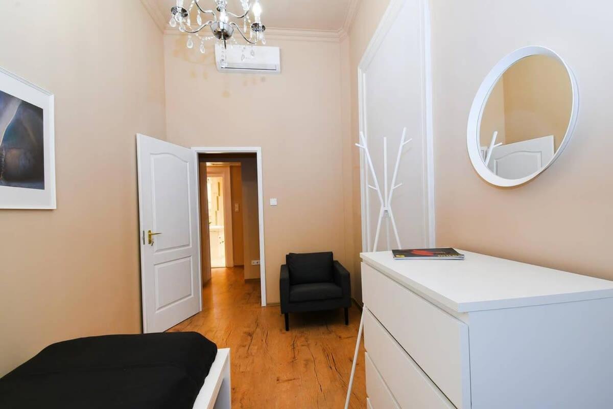 Very Central Very Spacious New Home 부다페스트 외부 사진