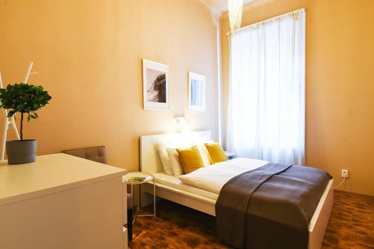 Very Central Very Spacious New Home 부다페스트 외부 사진
