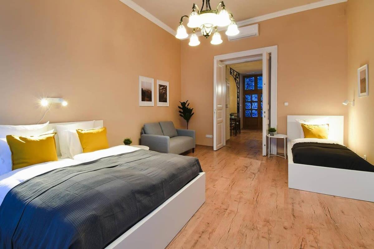 Very Central Very Spacious New Home 부다페스트 외부 사진